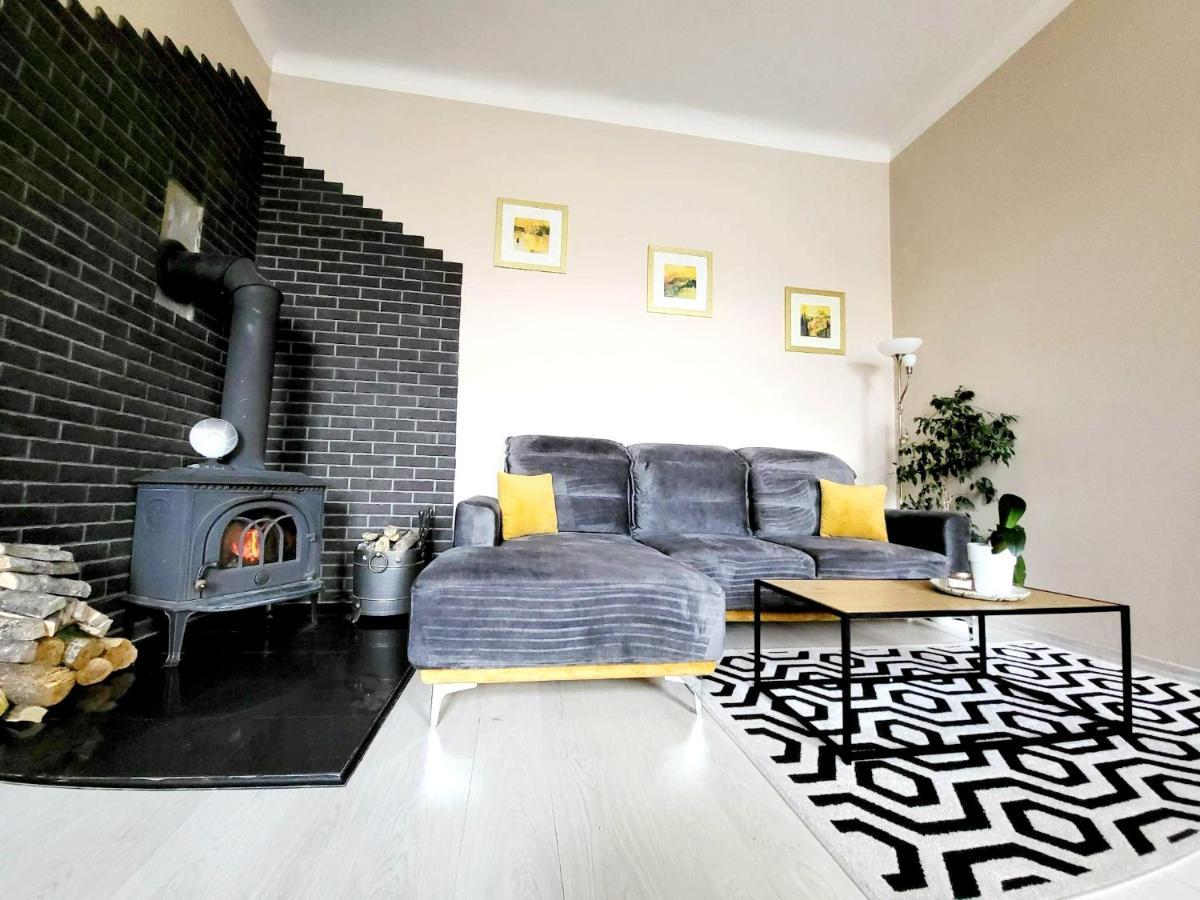 Cozy 2 Room Apartment In The Oldtown Of ไคลเพดา ภายนอก รูปภาพ
